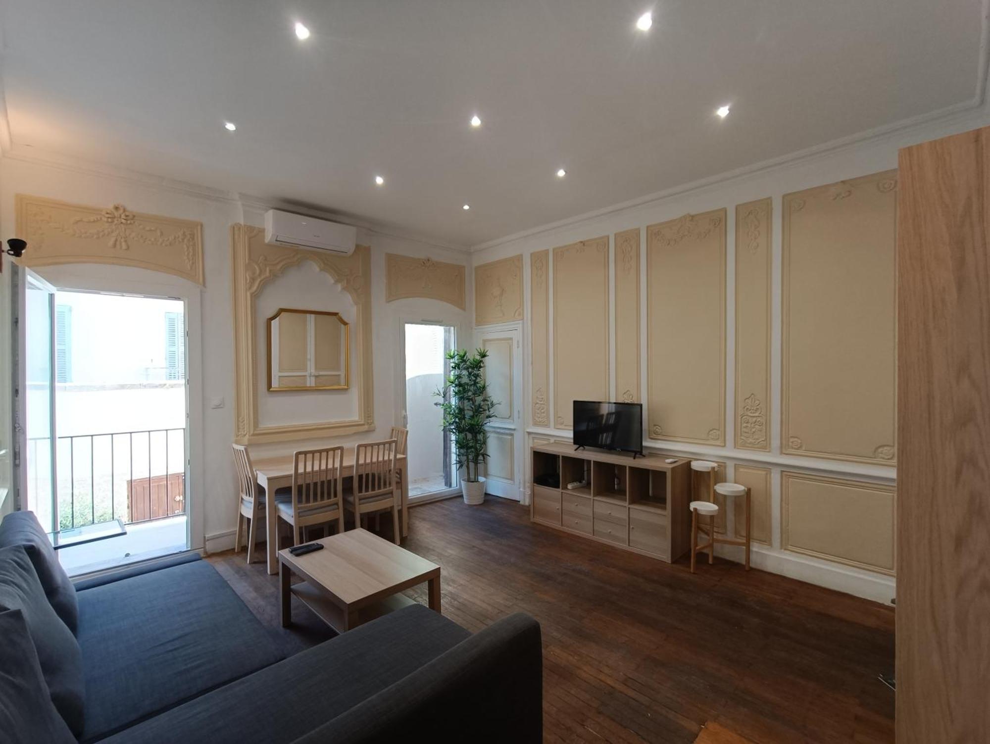 Appartements Et Studio Renoves En 2022, Intra Muros Авиньон Экстерьер фото